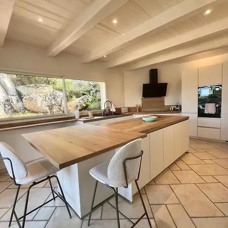 4-bedroom With Pool And Sea View Villa Porto-Vecchio
