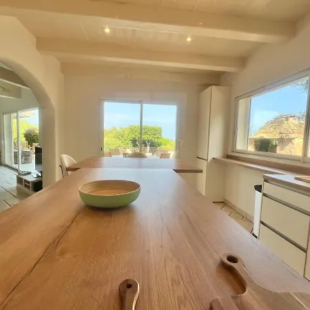4-bedroom With Pool And Sea View *