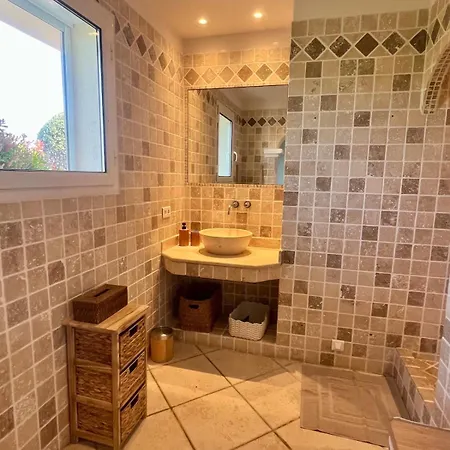 Villa 4-bedroom With Pool And Sea View
